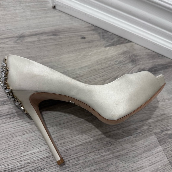 Badgley Mischka Kiara Embellished Ivory
Peep-toe Pump - Picture 10 of 15